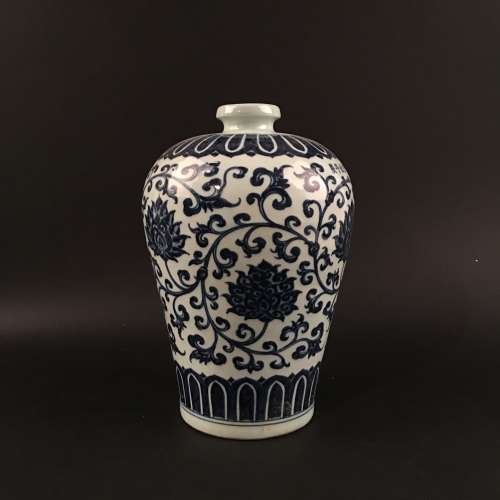 Chinese Blue-White Porcelain 'Lotus' Vase
