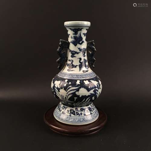 Chinese Blue-White Porcelain Vase, Xuande Mark