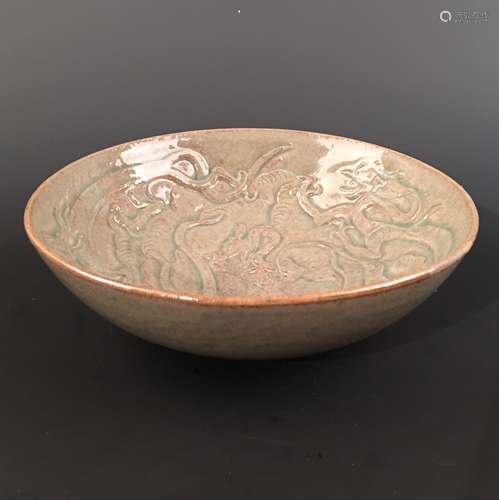 Chinese Celdon Glazed 'Draon' Bowl