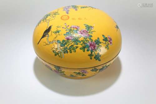 A Chinese Lidded Estate Nature-sceen Yellow Porcelain