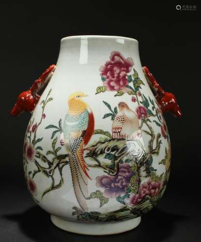A Chinese Duo-handled Estate Nature-sceen Porcelain