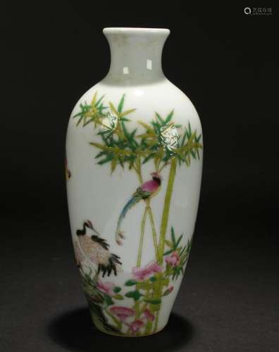 A Chinese Nature-sceen Poetry-framing Porcelain Vase