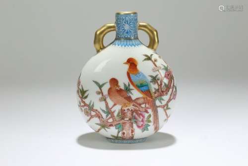 A Chinese Duo-handled Nature-sceen Porcelain Vase
