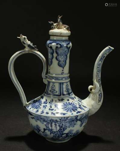 A Chinese Lidded Blue and White Porcelain Ewer