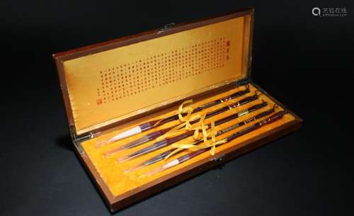 A Chinese Poetry-framing Brush-pen Collection Set