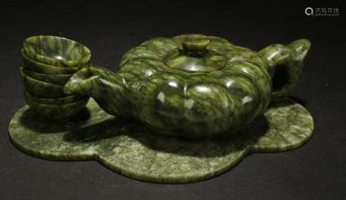 A Chinese Jade-curving Estate Tea Pot Set