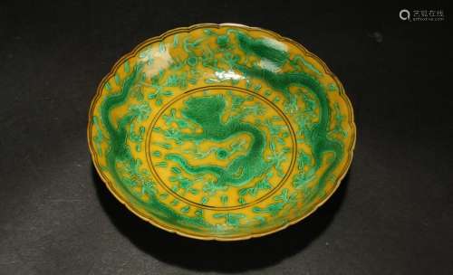 A Chinese Dragon-decorating Estate Porcelain Plate