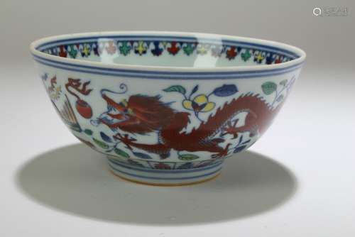 A Chinese Dragon-decorating Porcelain Bowl