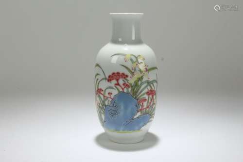 An Estate Chinese Nature-sceen Porcelain Vase
