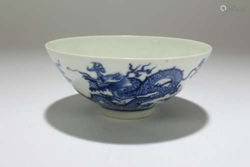 An Estate Chinese Dragon-decorating Blue and White