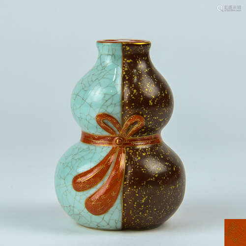 A Chinese Green and Brown Glazed Porcelain Double Gourd Vase