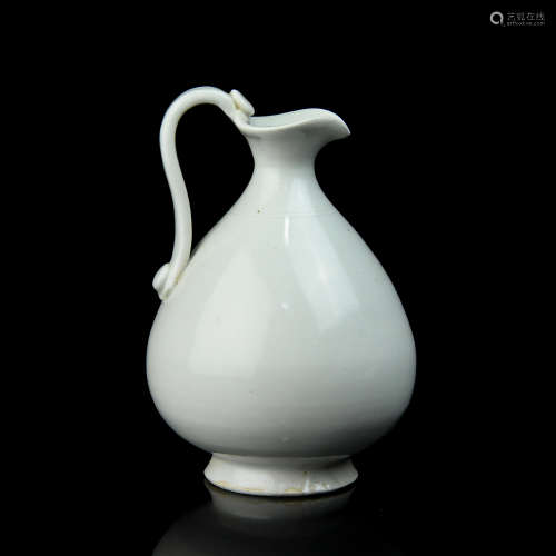A Chinese Xing-Type Glazed Porcelain Water Pot