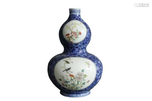 A Chinese Blue and White Famille-Rose Porcelain Double Gourd Vase