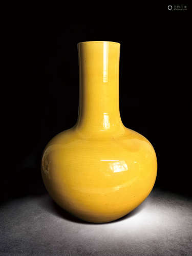 清康熙  黃釉天球瓶