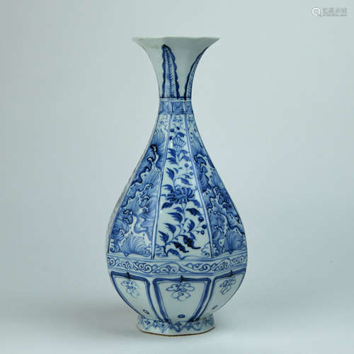 A Chinese Blue and White Porcelain Vase