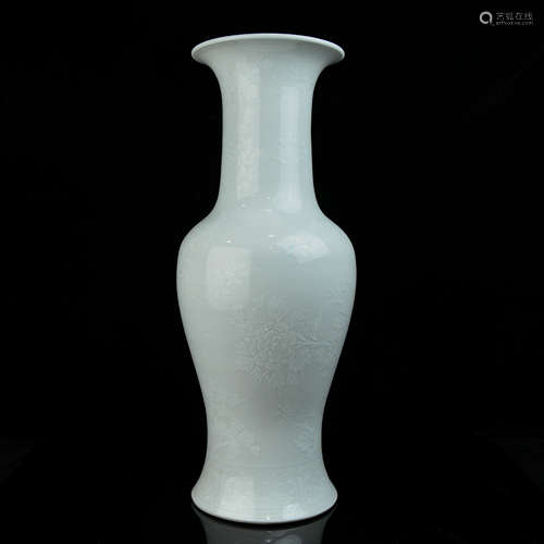 A Chinese White Glazed Porcelain Vase