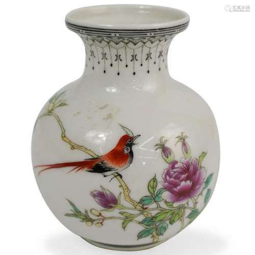 Chinese Republic Porcelain Vase