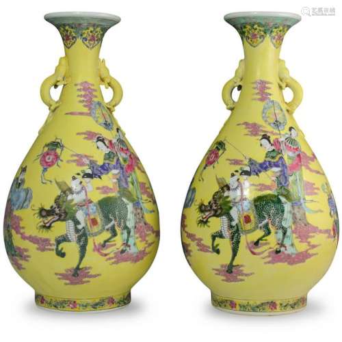 Pair of Yuhuchunping Porcelain Vases