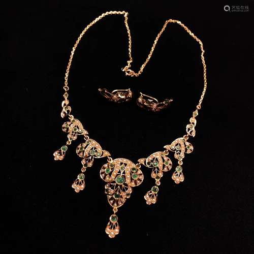 A Set of Victoria Period 18K Necklace and Ear Rings with Jadeite Inlaid