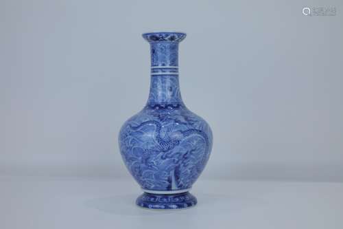 A Chinese Blue and White Porcelain Vase