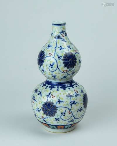 A Chinese Dou-Cai Porcelain Double Gourd Vase
