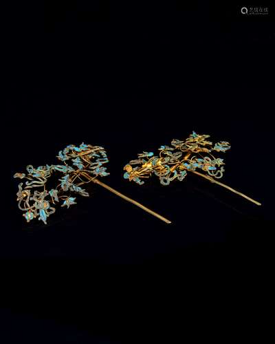 A Pair of Chinese Gilt Silver and Kingfisher Hair Pin