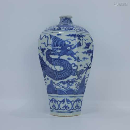 A Chinese Blue and White Porcelain Vase