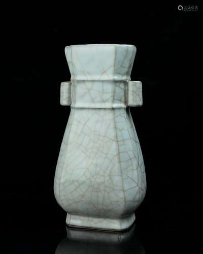 A Chinese Ge-Type Glazed Porcelain Vase