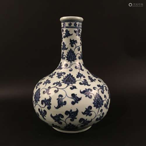 Chinese Blue-White 'Floral' Gobular Vase