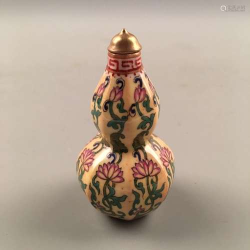 Chinese 'Lotus' Double Gourd Snuff Bottle