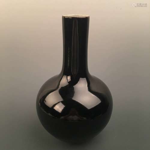 Chinese Black Glazed Bottle Vase, Qianlong Mark