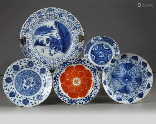 Five Chinese blue and white plates