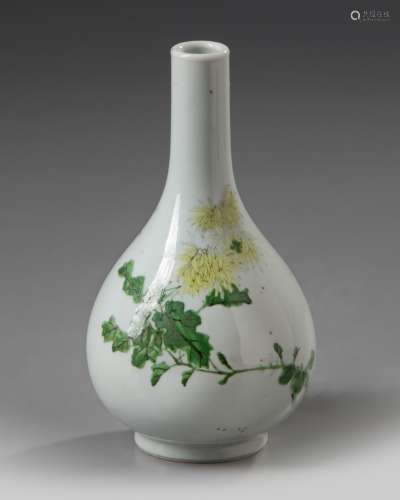 A Chinese famille rose 'flowers' vase