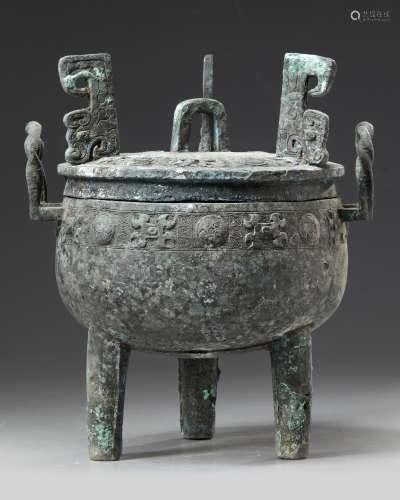 A Chinese archaistic bronze ding and cover