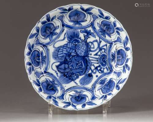 A Chinese blue and white scalloped rim dish