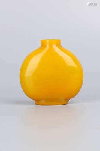 A Chinese Yellow Peking Glass Snuff Bottle