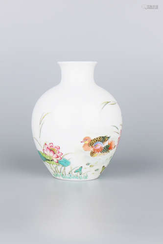 A Chinese Enamel Porcelain Vase