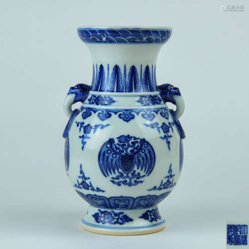 A Chinese Blue and White Porcelain Vase