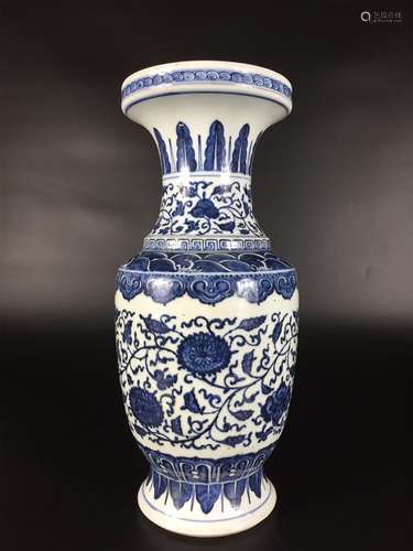 A Chinese Blue and White Porcelain Vase