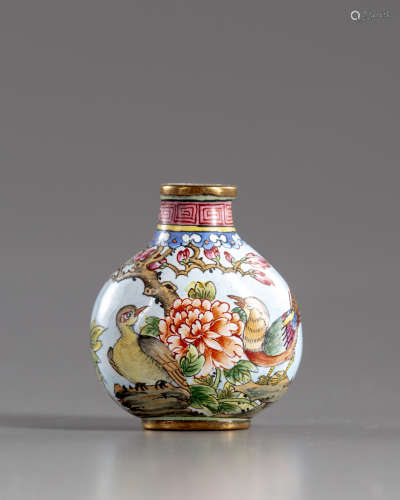 A Chinese painted enamel 'birds' snuff bottle