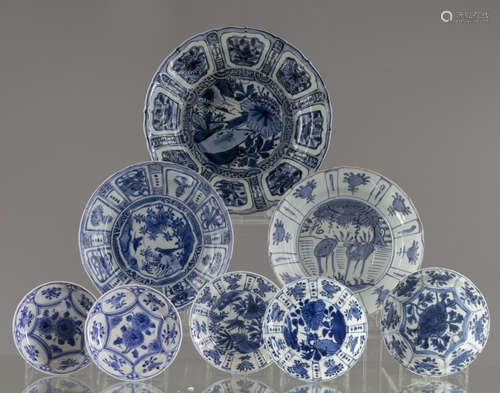 A lot of eight Chinese blue and white dihes.