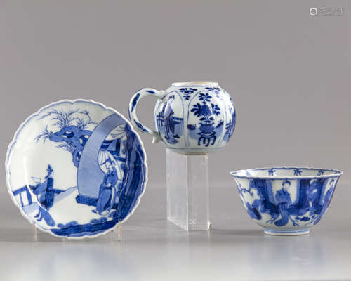 A lot of three Chinese blue and white objects