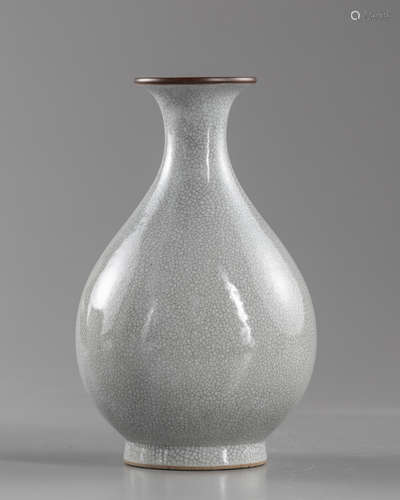 A Chinese crackle-glazed pear-shaped vase, yuhuchunping