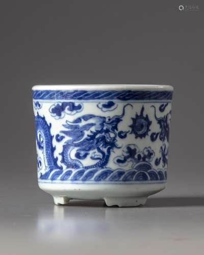 A blue and white porcelain censer