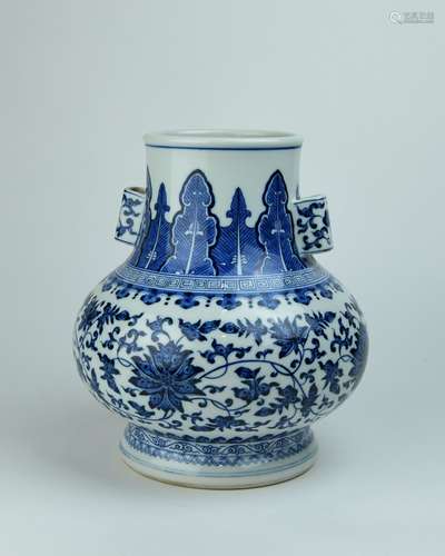 A Chinese Blue and White Porcelain Vase