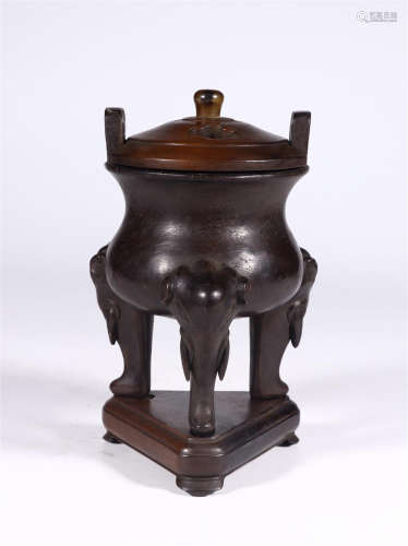 CHINESE AGALWOOD TRIPLE FEET LIDDED CENSER