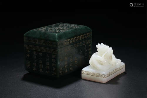 CHINESE WHITE JADE DRAGON SEAL IN SPINACH JADE CASE