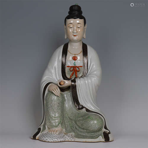 CHINESE PORCELAIN FAMILLE ROSE SEATED GUANYIN