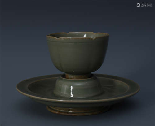 CHINESE PORCELAIN CELADON GLAZE TEA CUP WITH DISH
