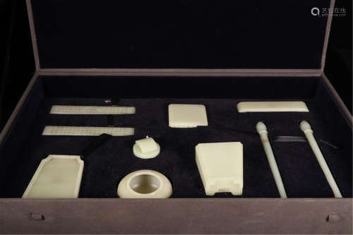 A SET OF CHINESE WHITE JADE  SCHOLAR'S OBJECT IN ROSEWOOD CASE